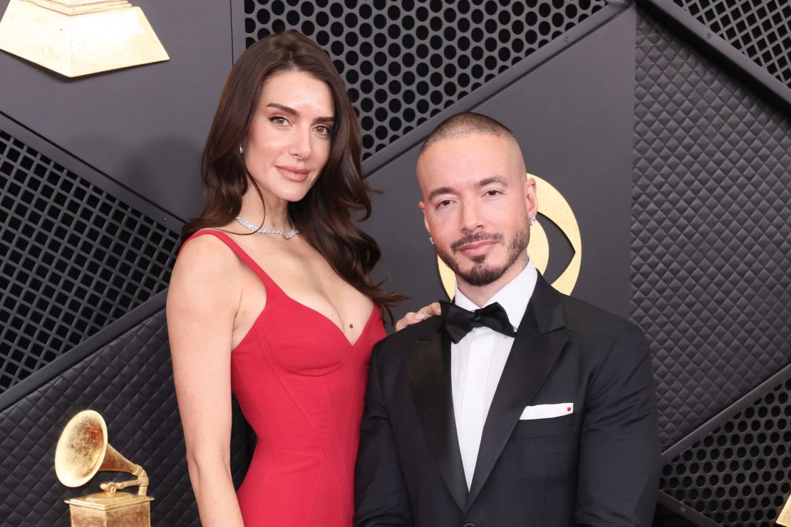 J Balvin se dejó ver muy conmovido a un mes de su ruptura con Valentina Ferrer: "Pidan perdón"